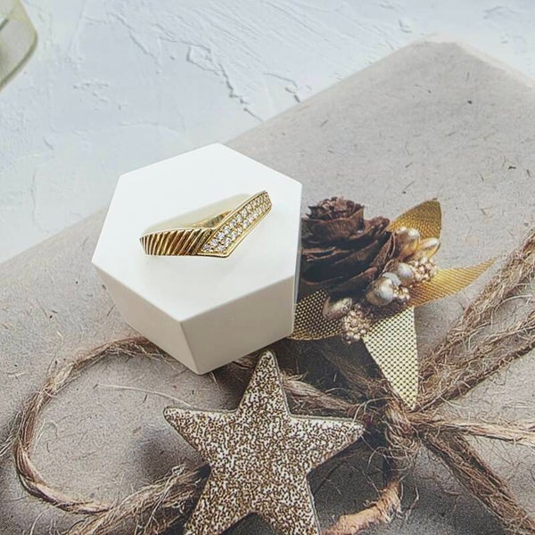 14K GOLD RING/ INEL AUR 14K R0437