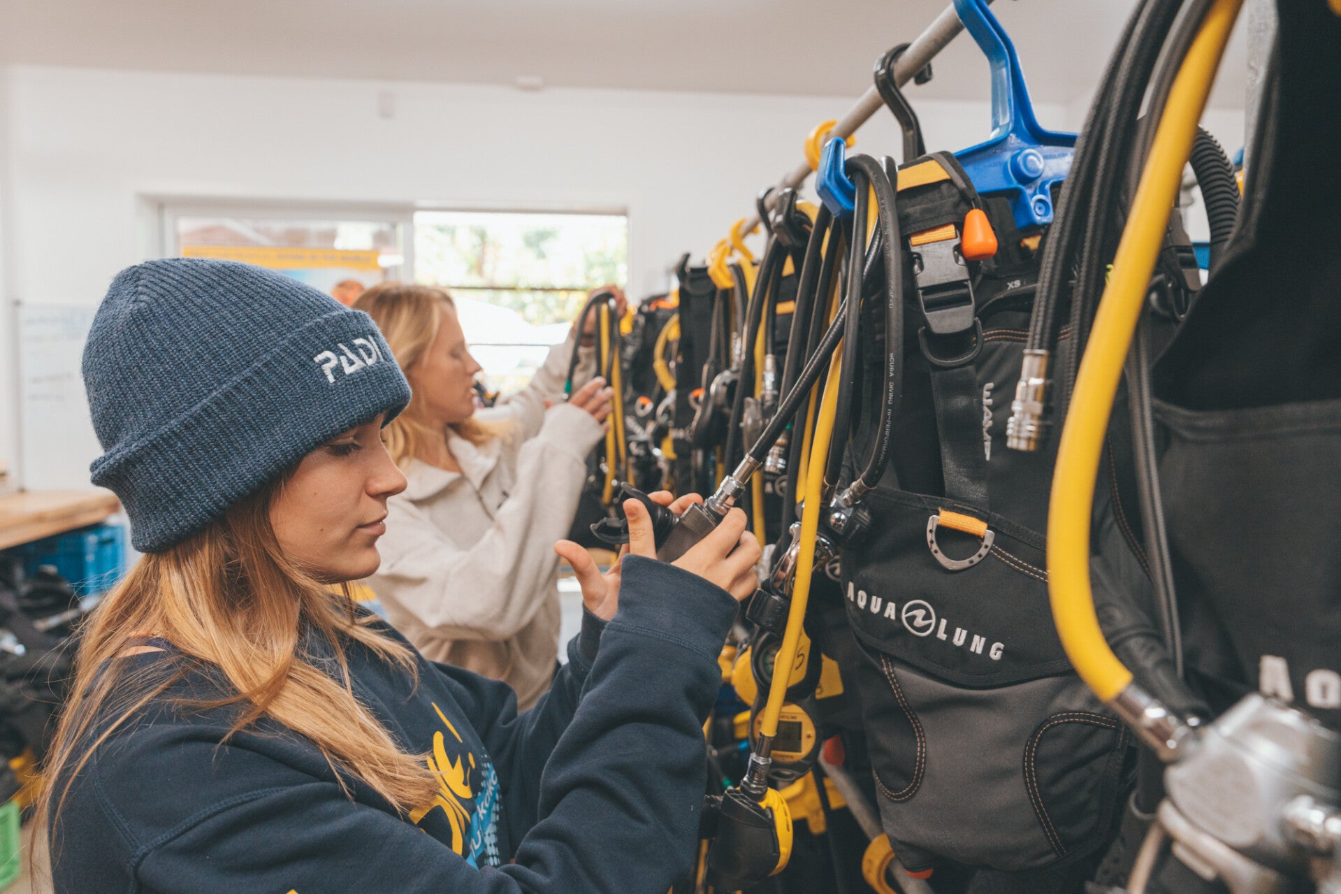 Savage Travel Co: Professional scuba courses, private guides, dive internships, group tours, and wildlife safari expeditions.