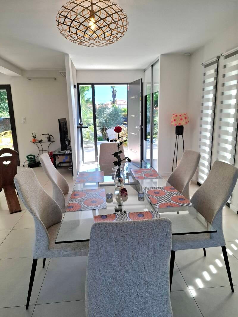 table-sejour-standard-zqz7vk.jpg