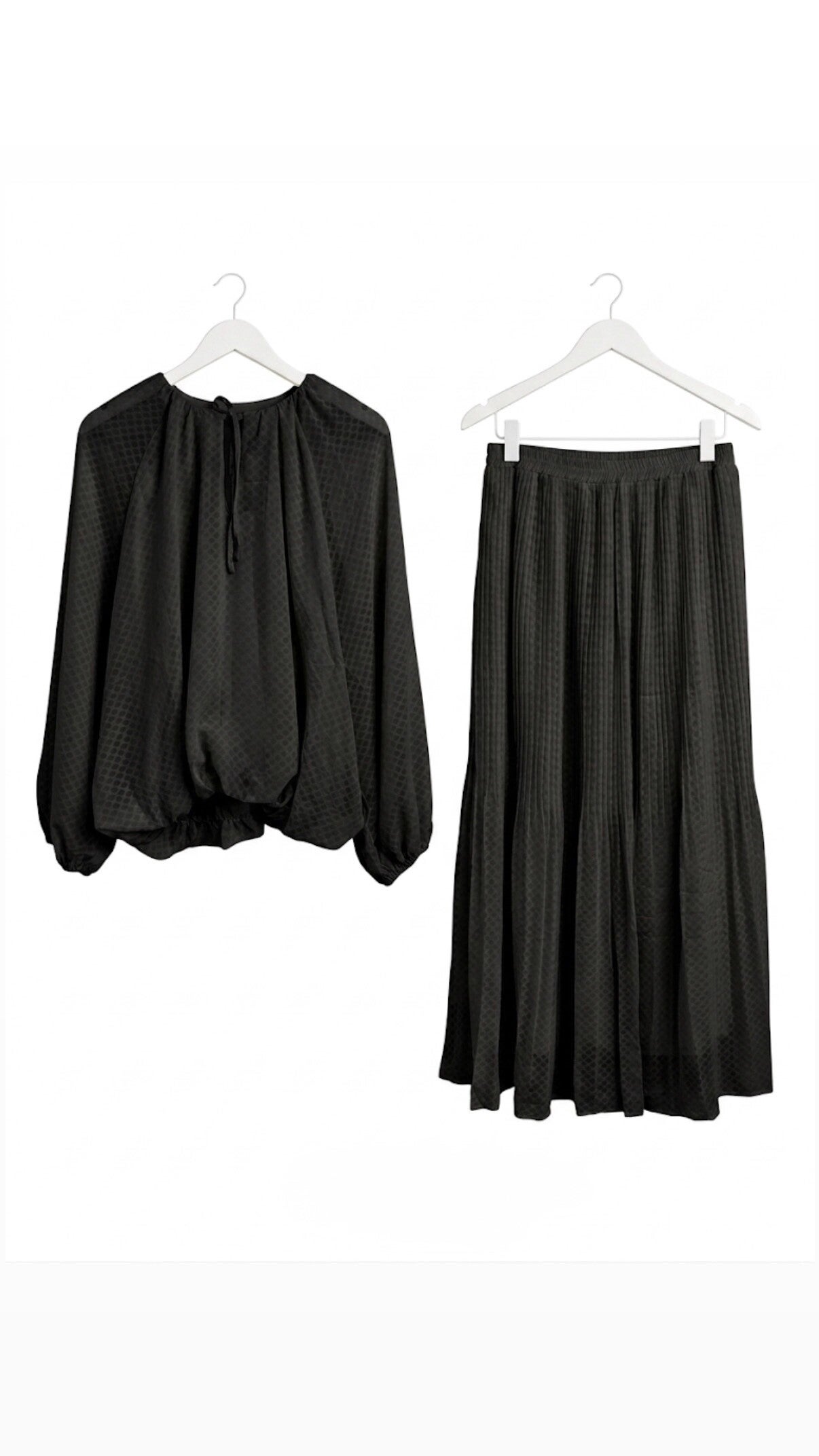 Volume Black Skirt Set