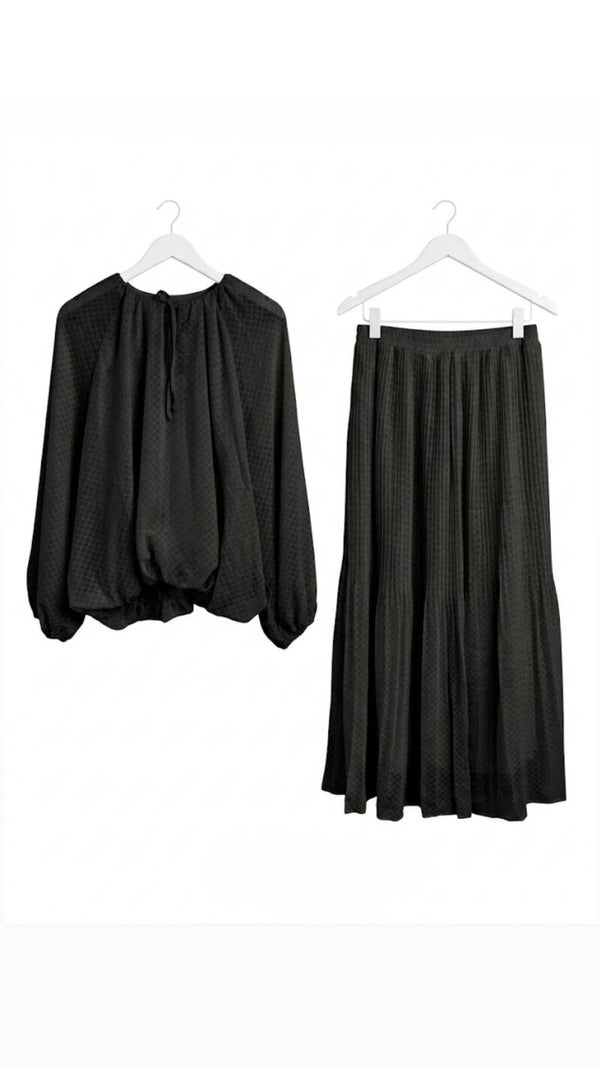 Volume Black Skirt Set