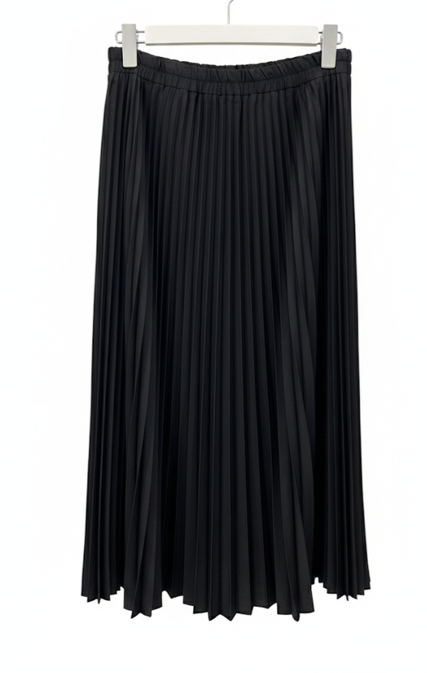 Black plisse