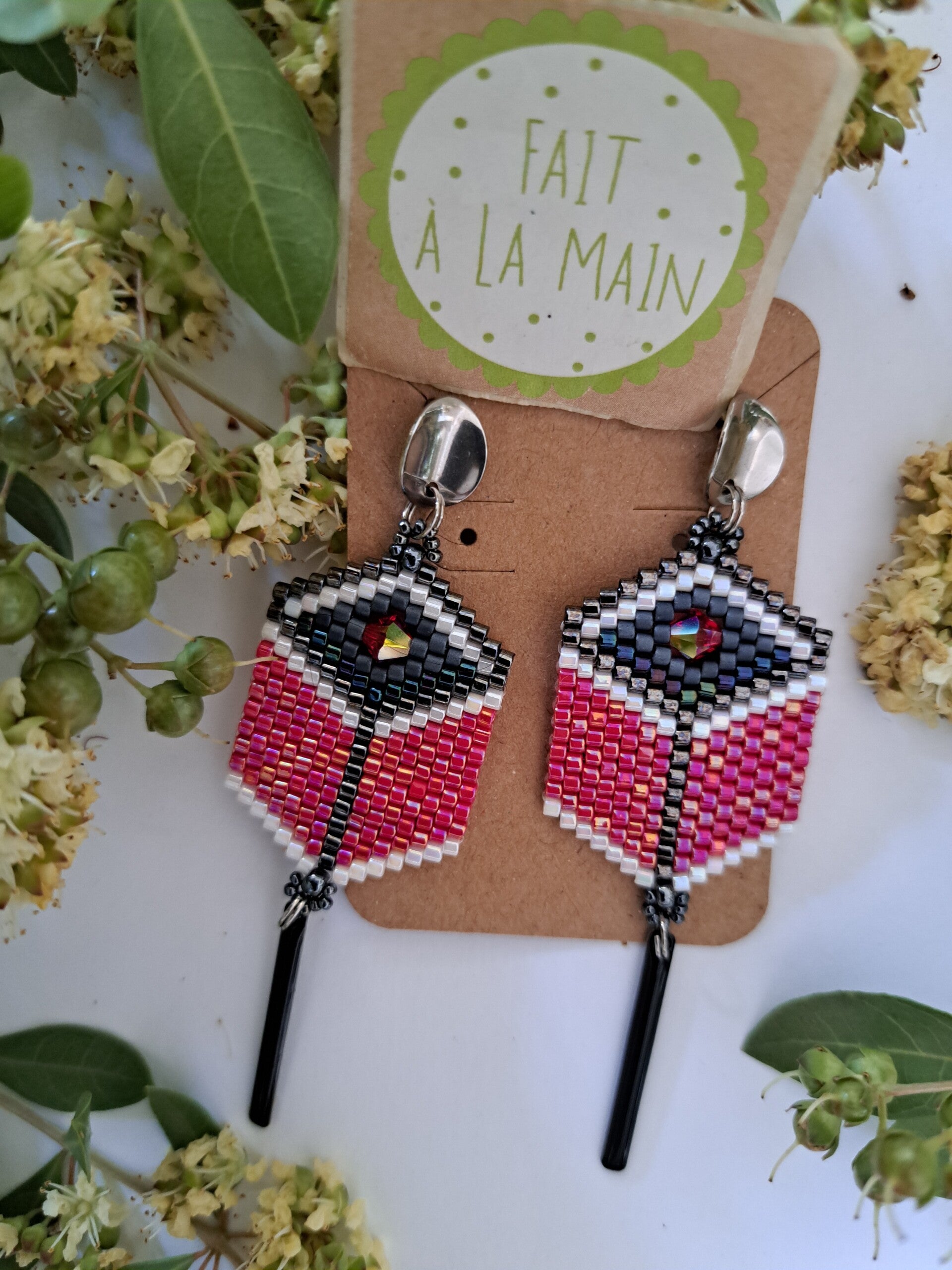 Boucle d'oreille en perle Miyuki avec tige noir