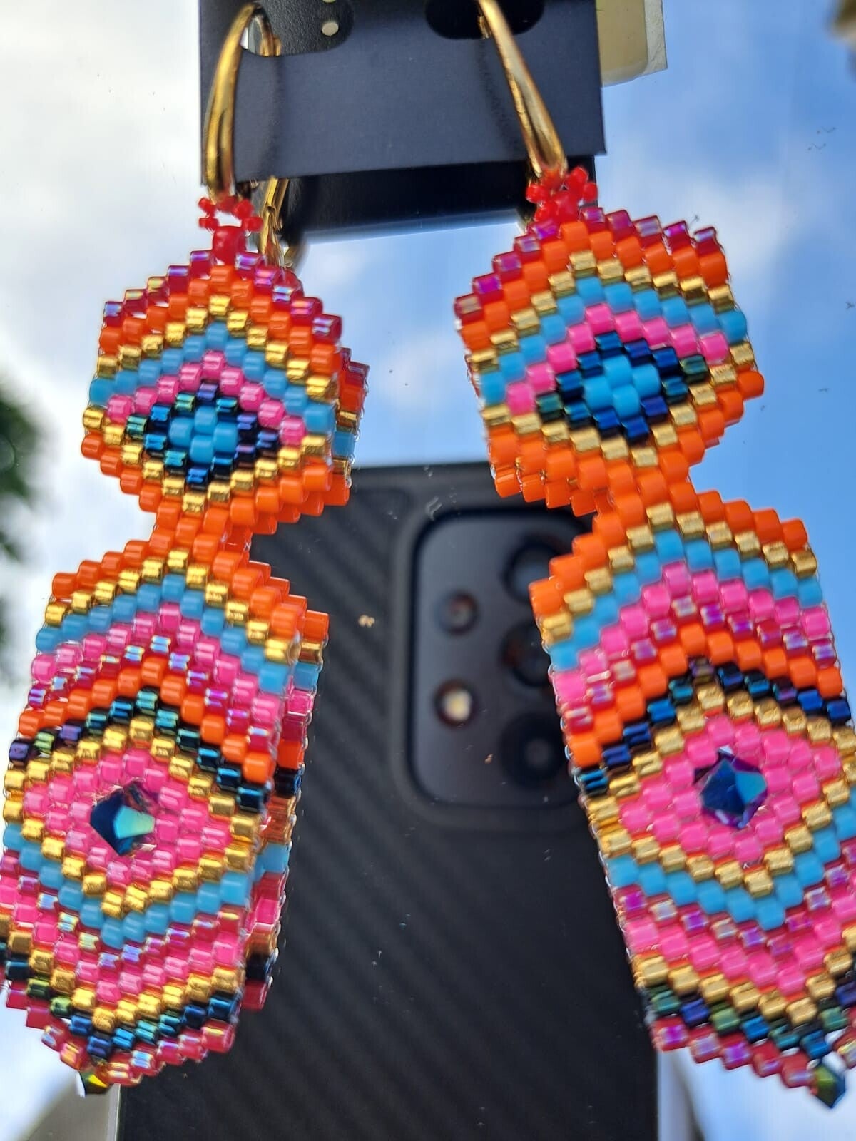 Boucle d'oreille avec des perles colorées