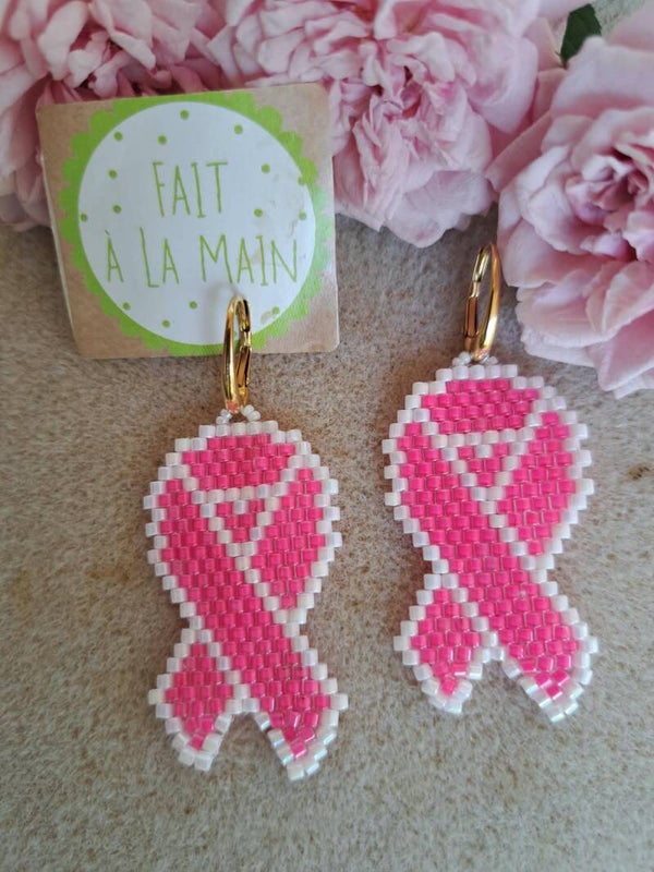 Boucle d'oreille ruban octobre rose fait main avec des perles miyuki de haute qualité
