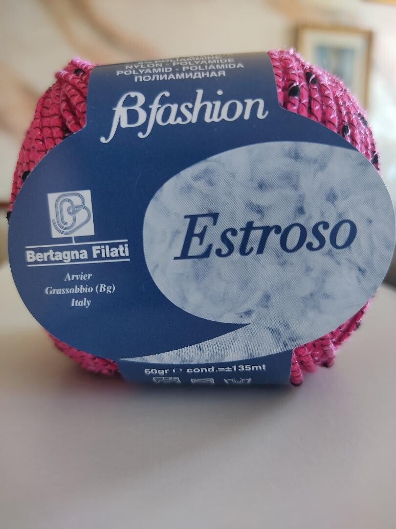 Silke Arvier Bertagna filato Estroso gomitolo tinta unita con bottonature nere