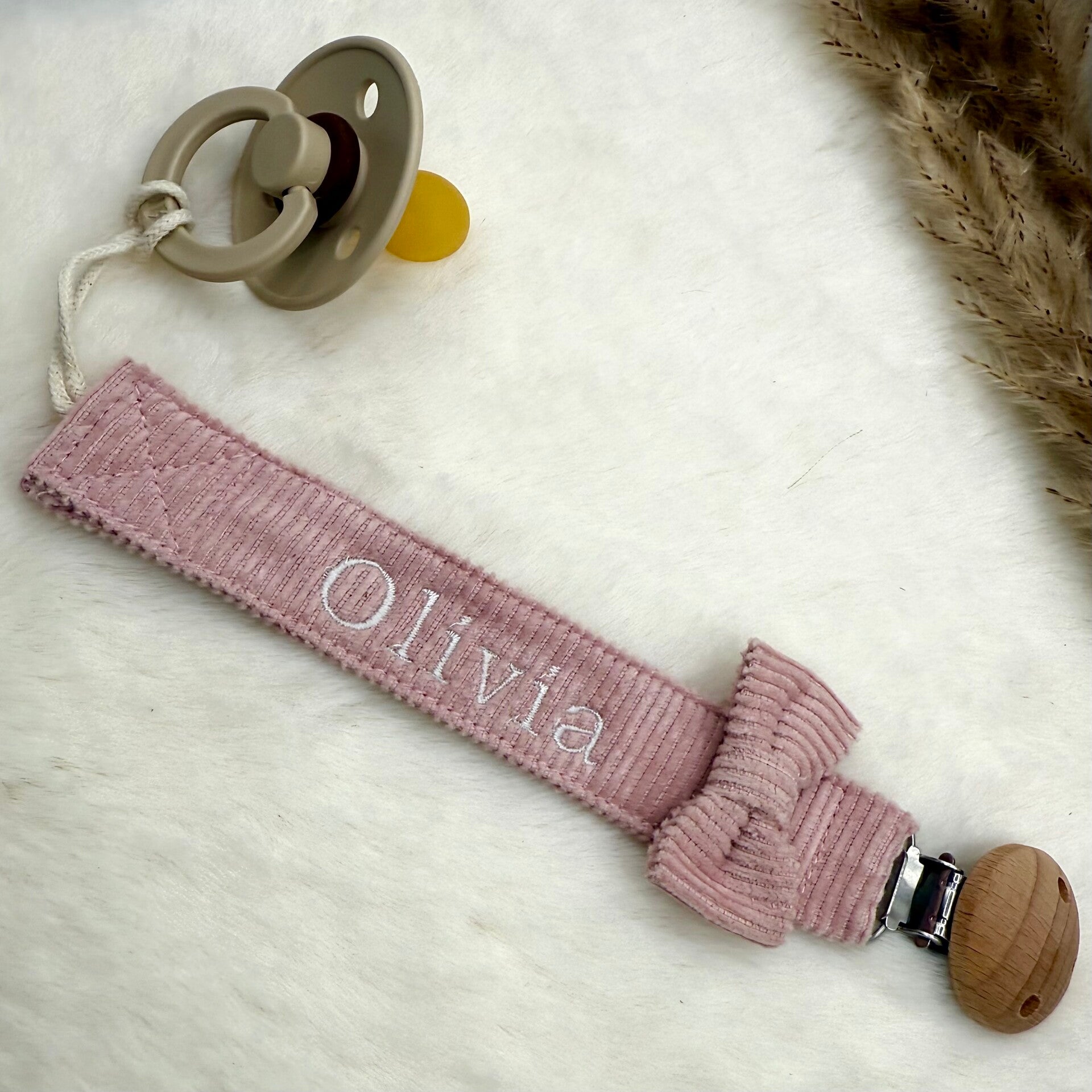 Stoffen speenkoord met naam “pink” met strik