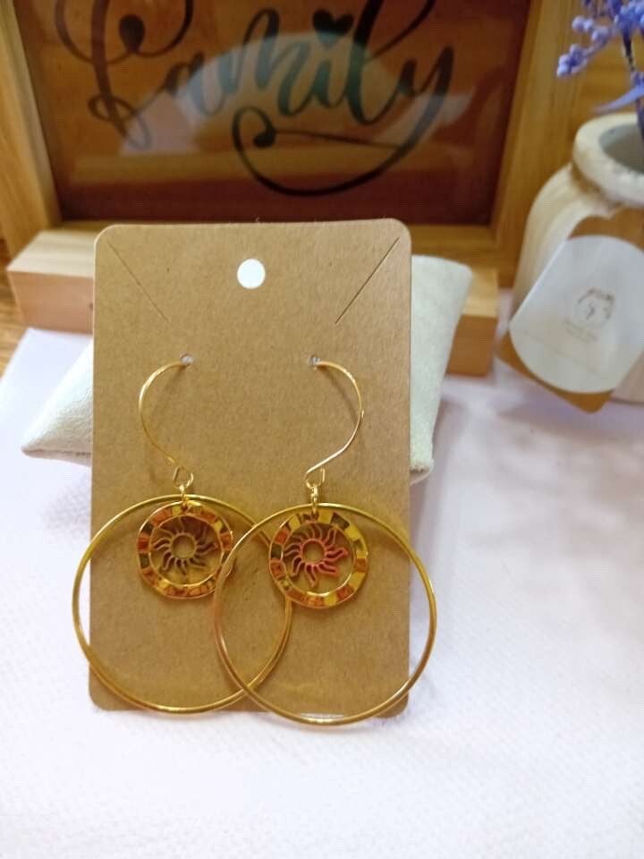 boucles d'oreilles dorées