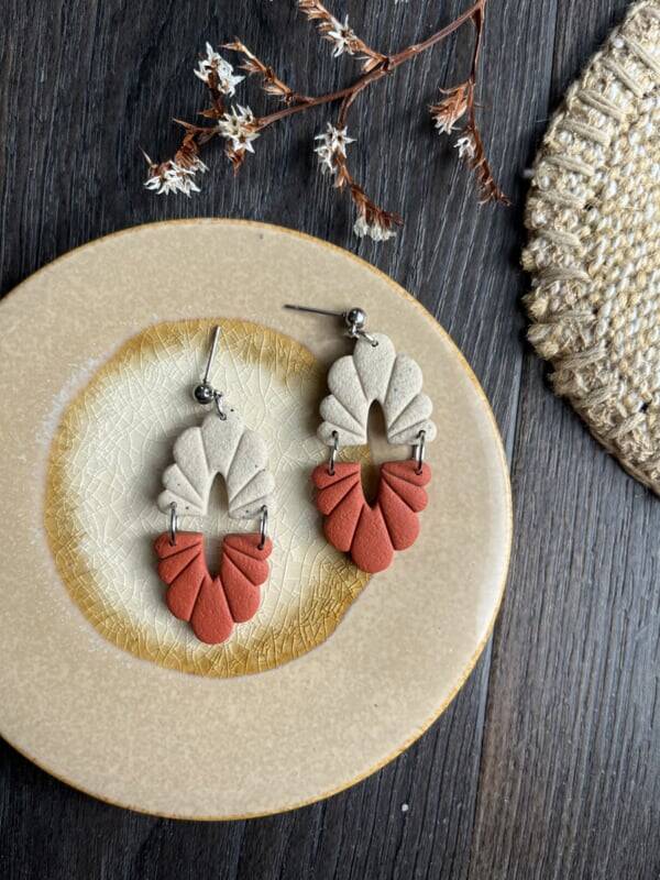 Jente dual in terracotta stone