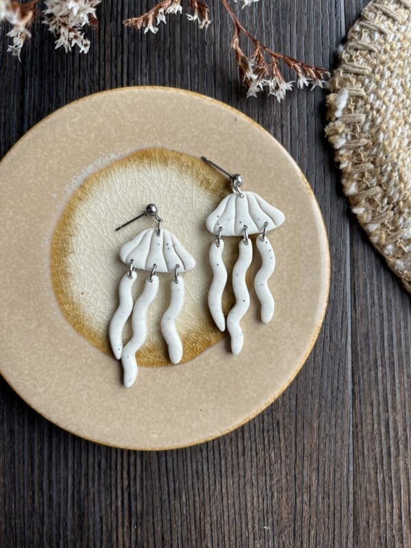 Jellyfish in White Stone