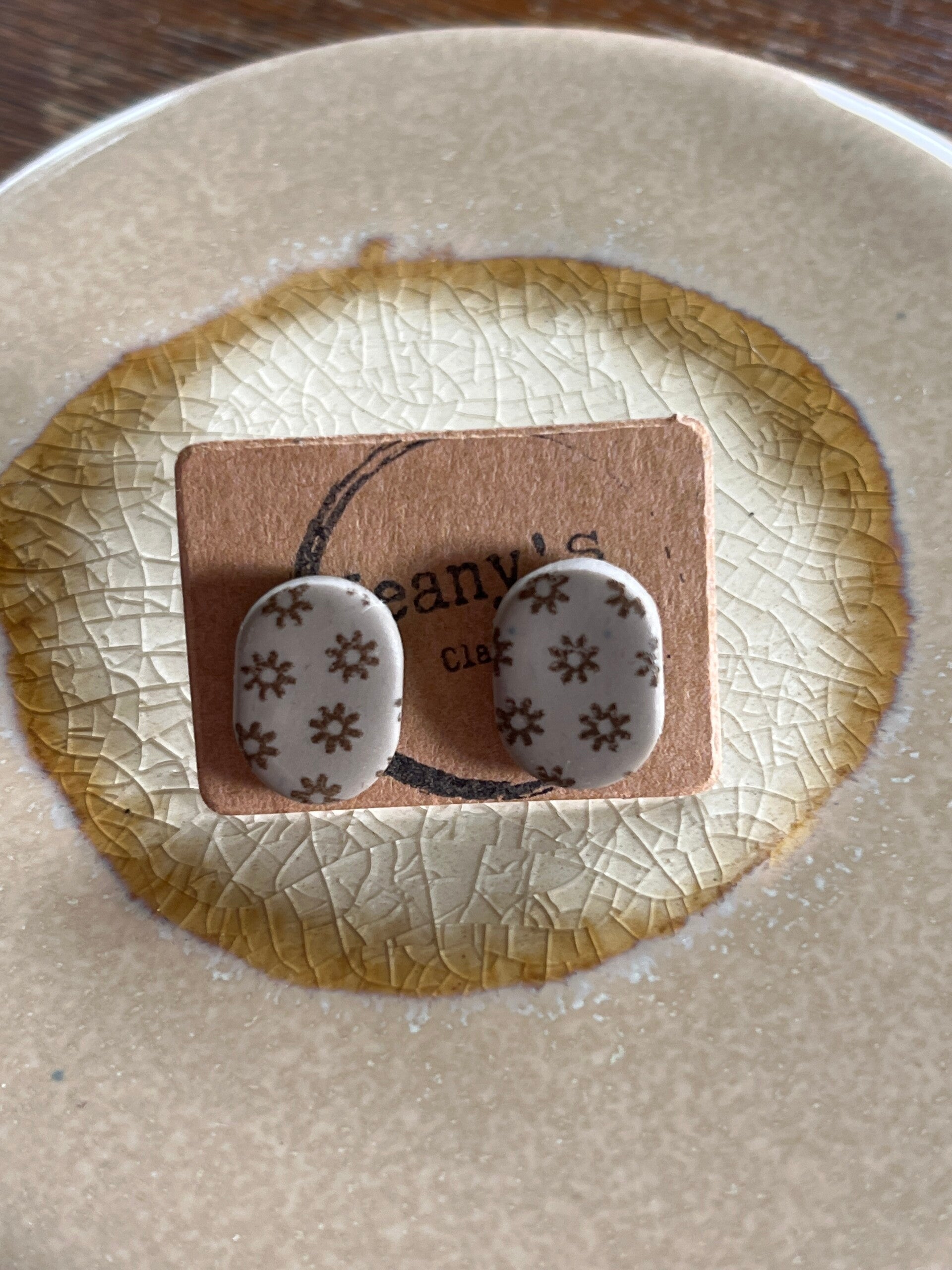 Oval in Taupe Flower stud