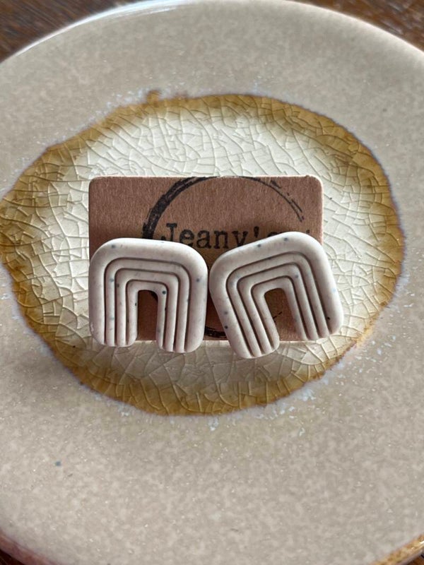 Rainbow-Bow in Stone stud