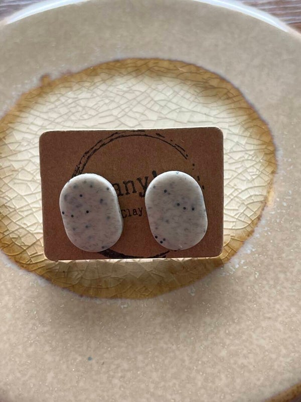 Oval in Stone stud