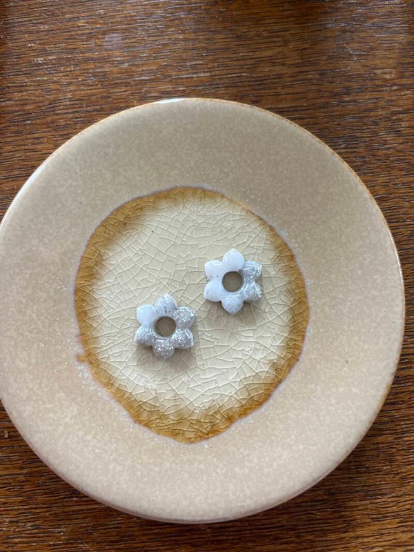 Flower in White Zilver