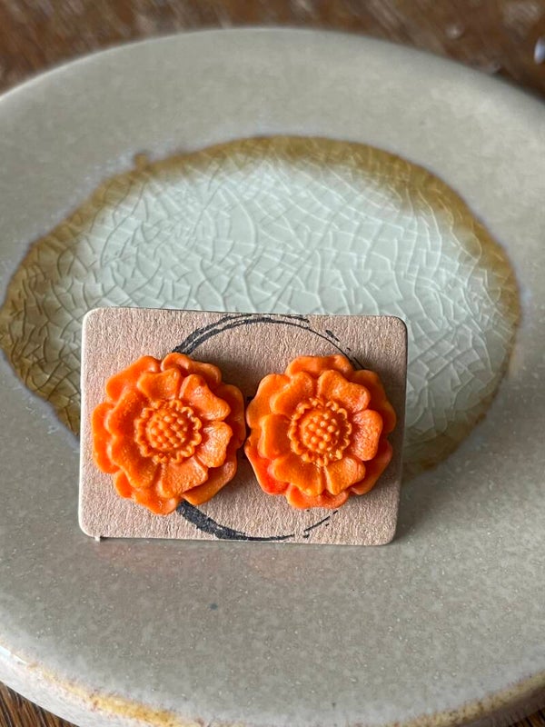 Flower Orange stud