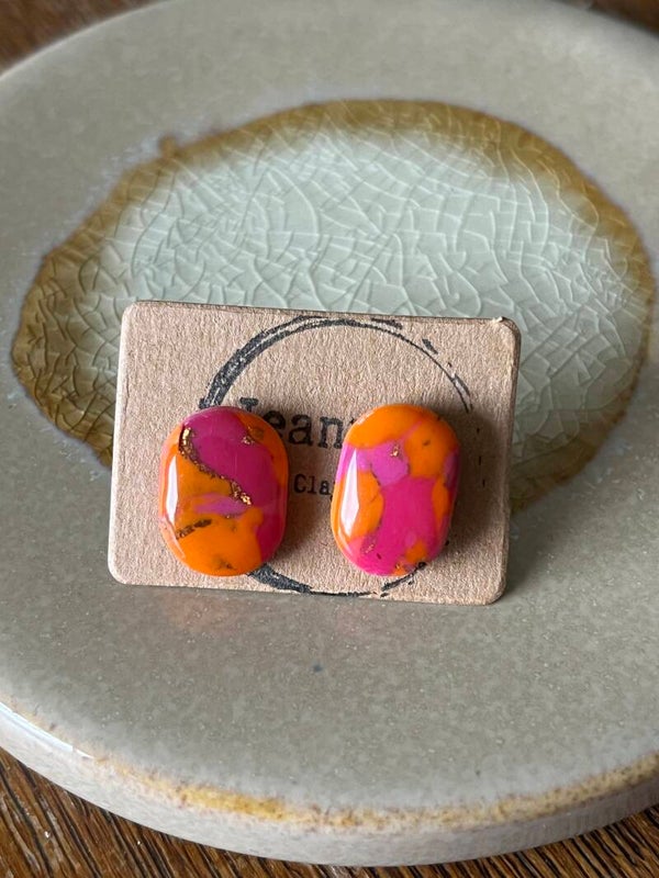 Oval in Pink Orange mix stud