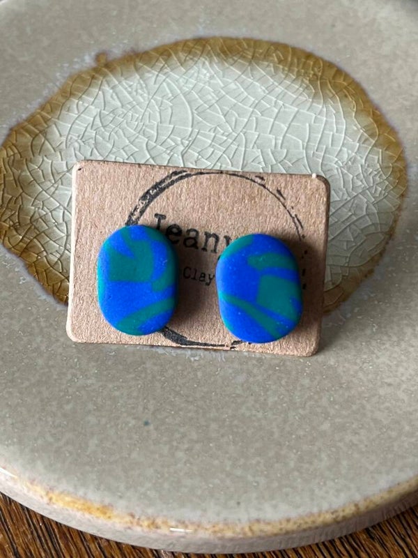 Oval in Blue Green mix stud