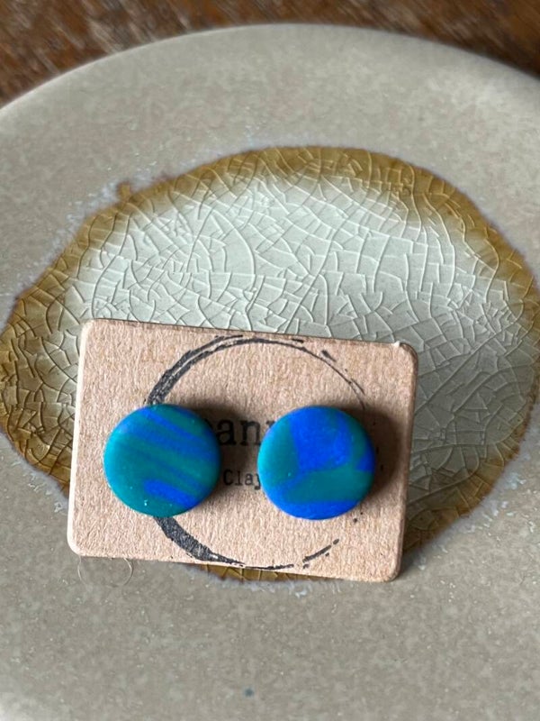 Round in Blue Green mix stud
