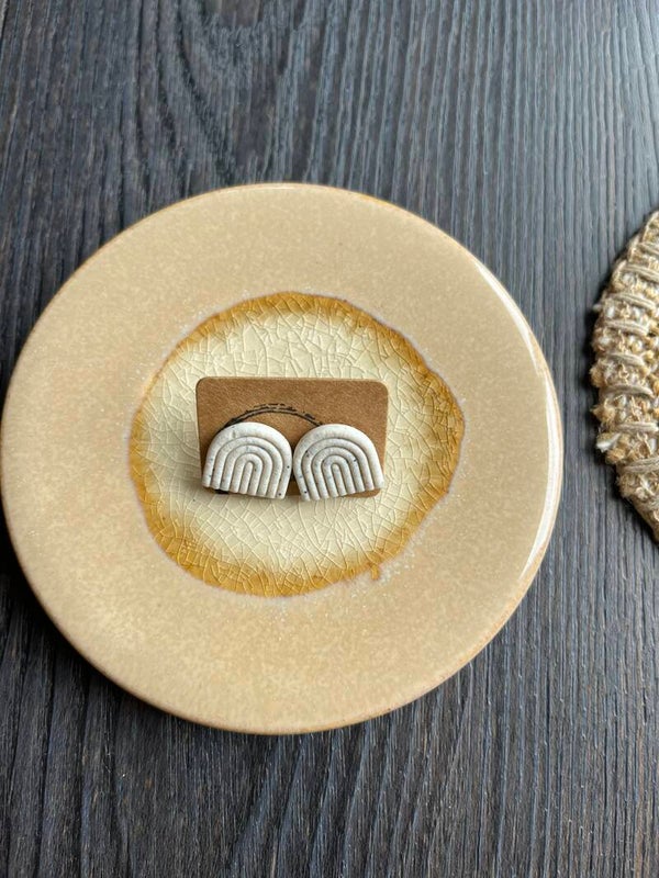 Rainbow big in White stone stud