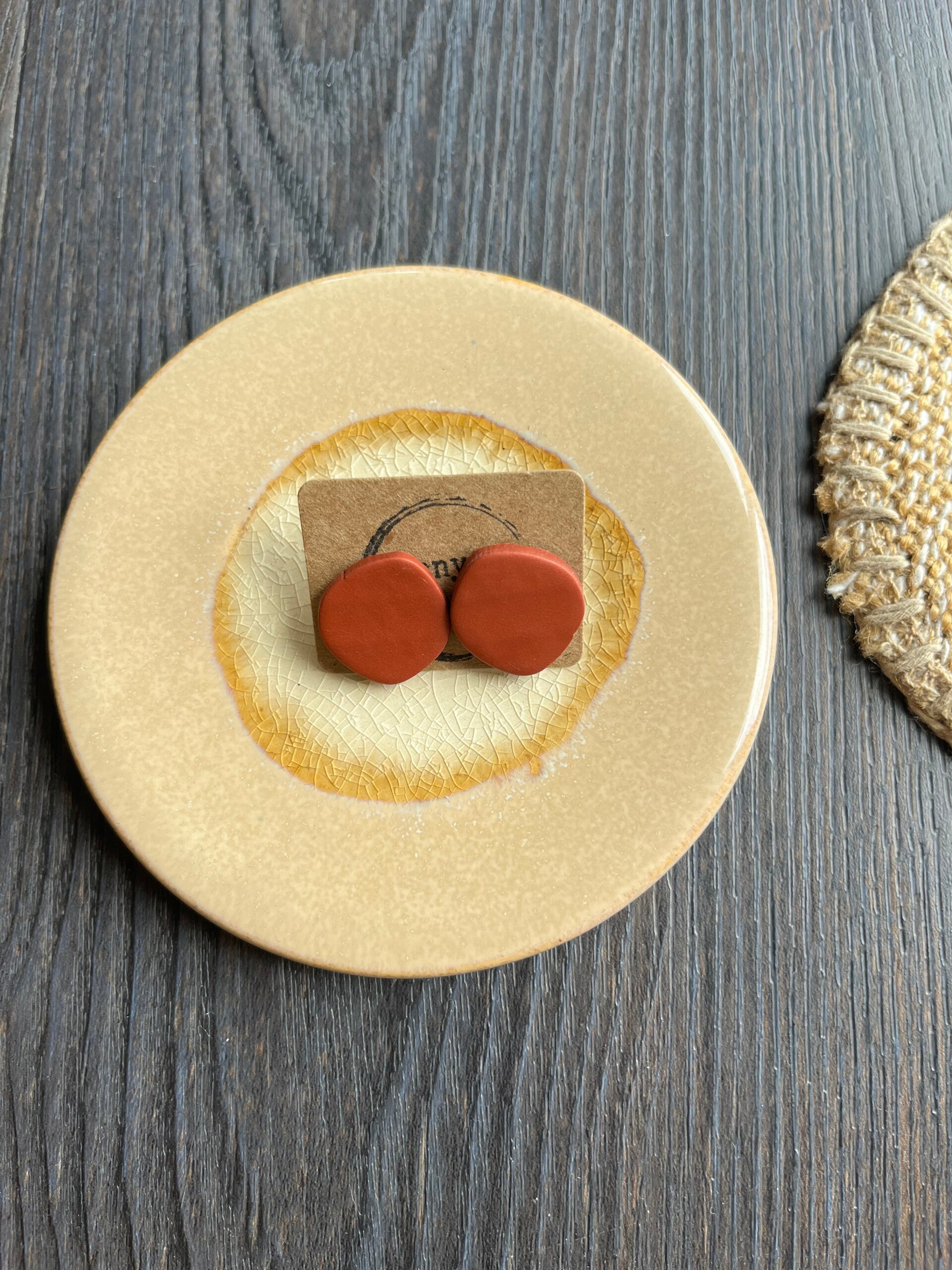 Organic round in copper stud