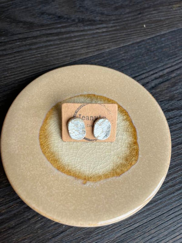 Oval in Sahara silver stud