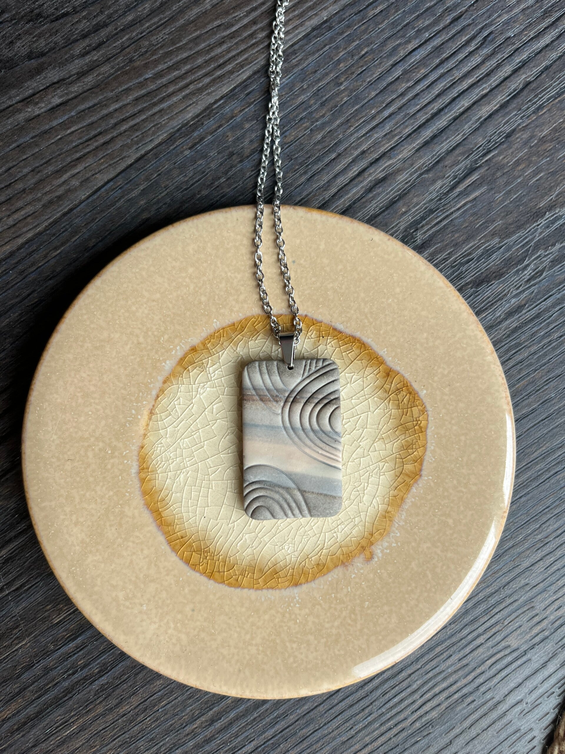 Square big in gray necklace