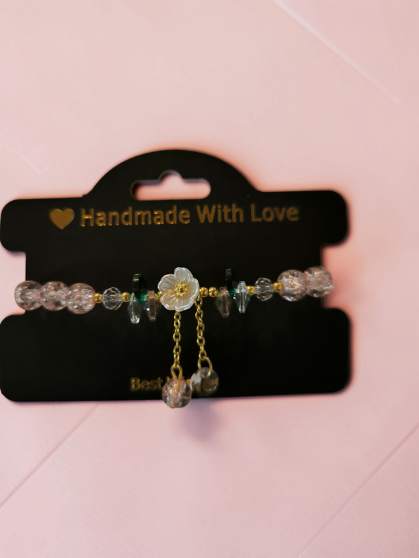 Perlenarmband mit Blüte