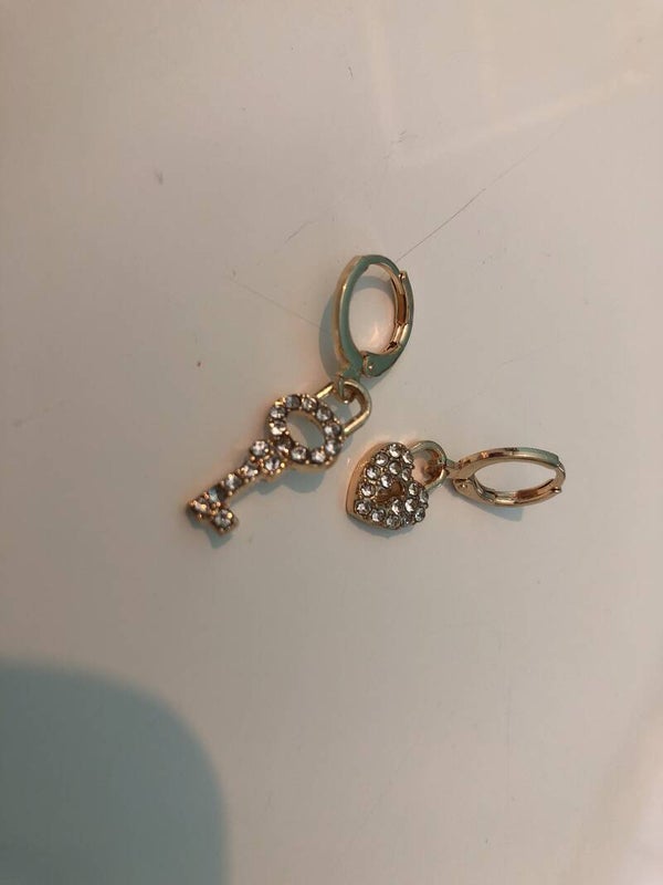 slot earrings