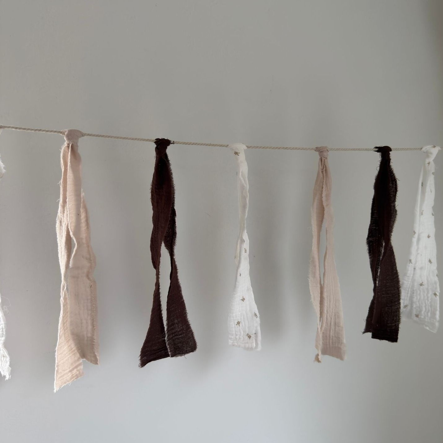 Stoffenslinger - Beige, bruin, wit met bloemetjes