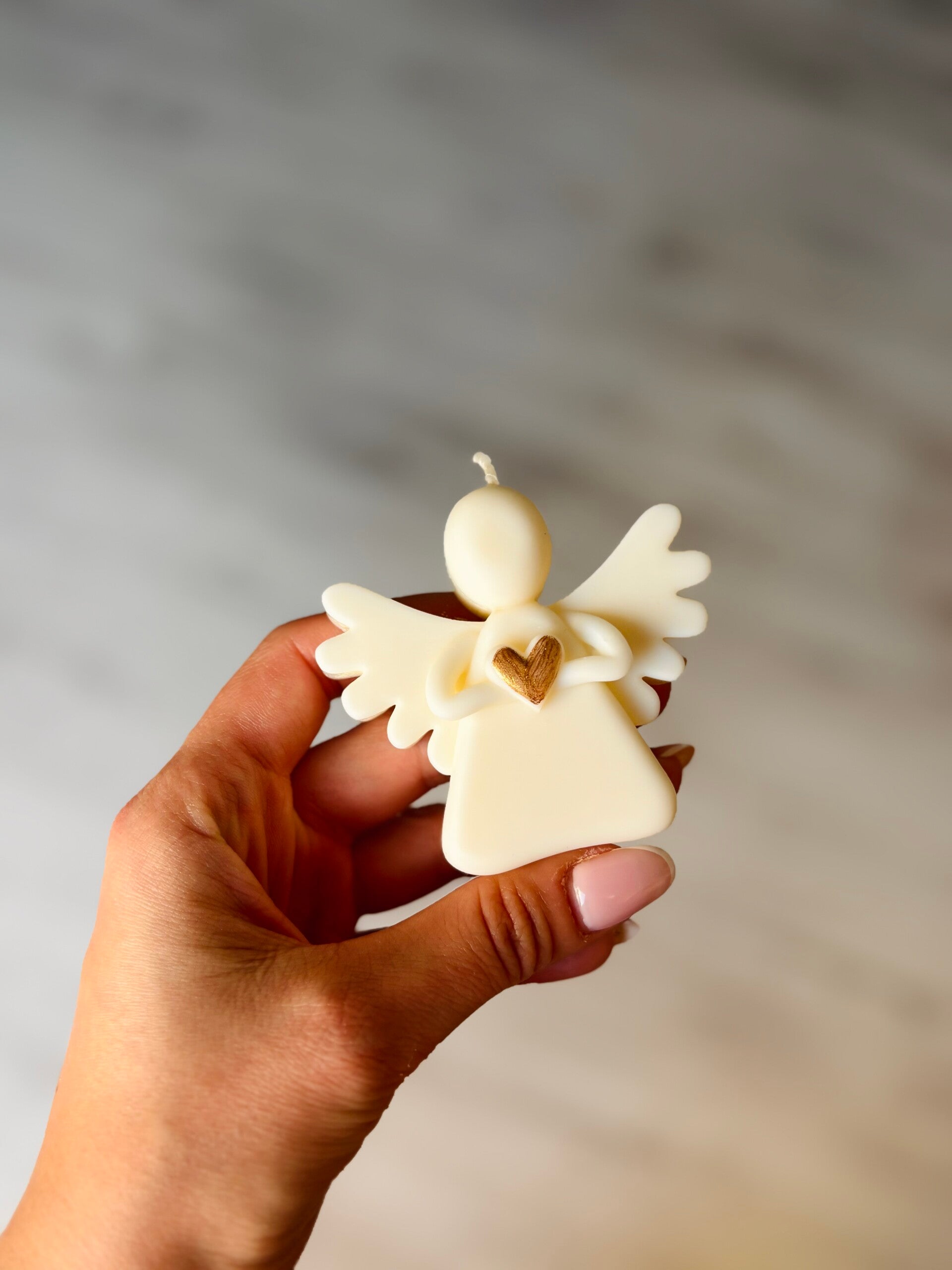 Świeca Aniołek ze złotym sercem