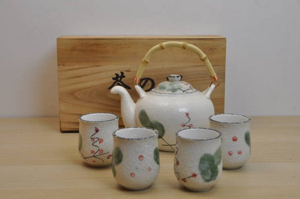 Tea set with 4 cups