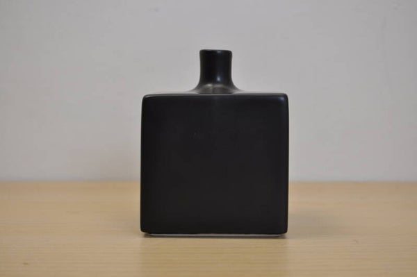 Hakusan black vase