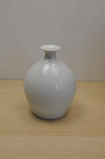 white flower vase Hakuji  style 白磁