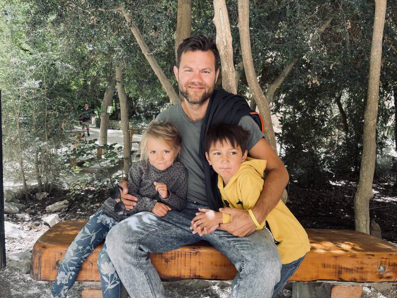 Kindercoach Ward met zijn twee kinderen