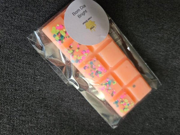 Bom Dia Bright Fragrance Wax Melts.