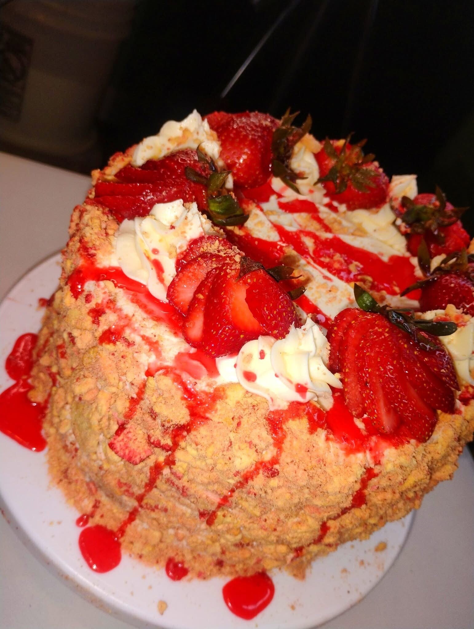 Strawberry crunch cake