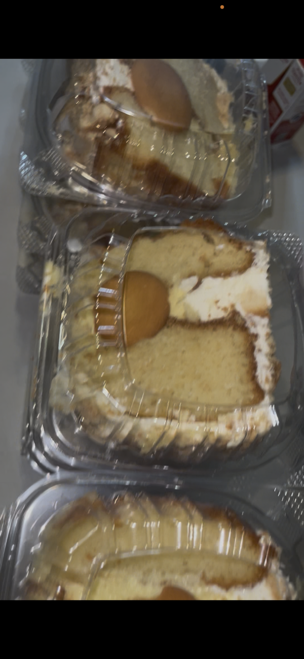 Banana pudding cake slices