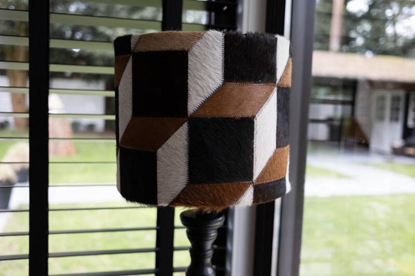 Laura Decoratie - koeienhuid lampenkap patchwork - echt leer - zwart, bruin, wit - Ø30x26cm