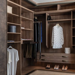 facebookcloset9-standard-vtpnzg.jpg