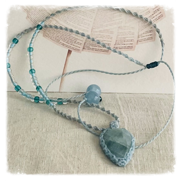 Aigue-marine sertie en Fil Macramé