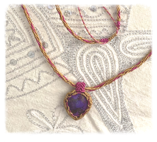 Turquoise Africaine sertie en Fil Macramé