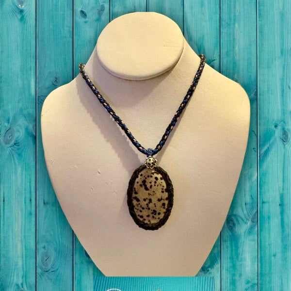 Jaspe Dalmatien sertie en Fil Macramé