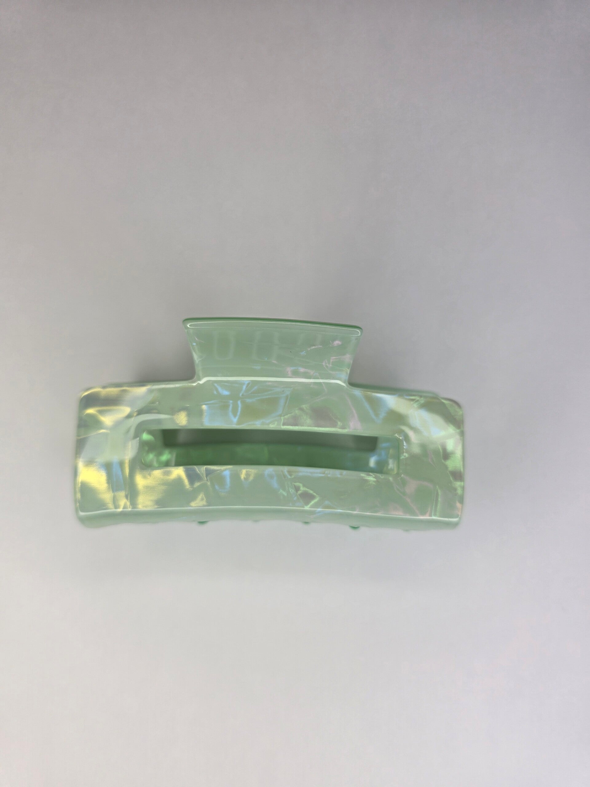 „Aurora Haarclip – schimmernde Perlmutt-Optik“