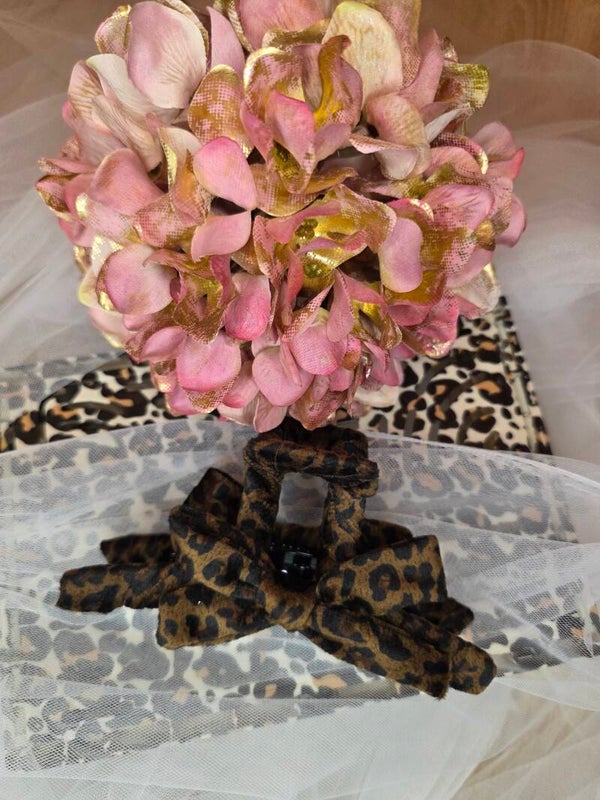 „Leo Bow Haarclip“