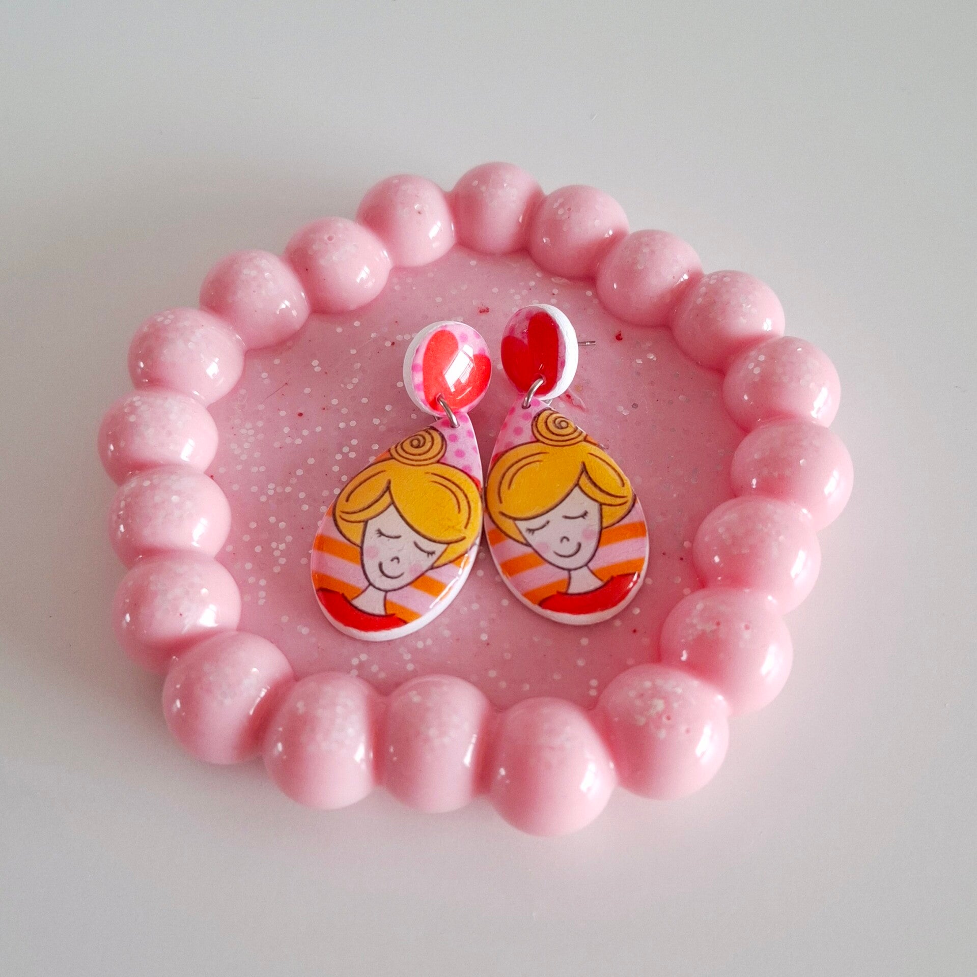 Schaaltje roze bolletjes