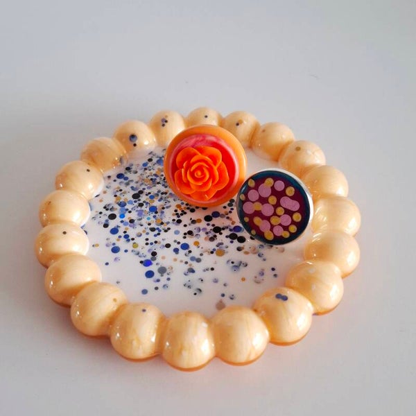 Schaaltje geel bolletjes