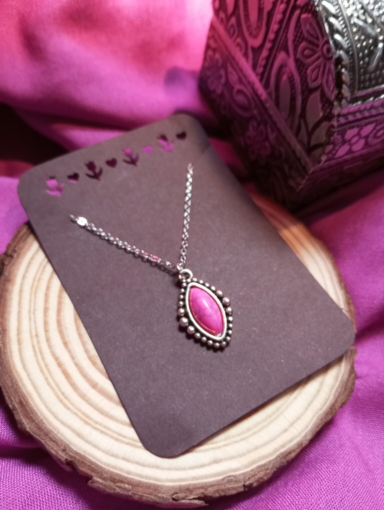 Colgante bohemio ovalado cadena plateada diferentes colores