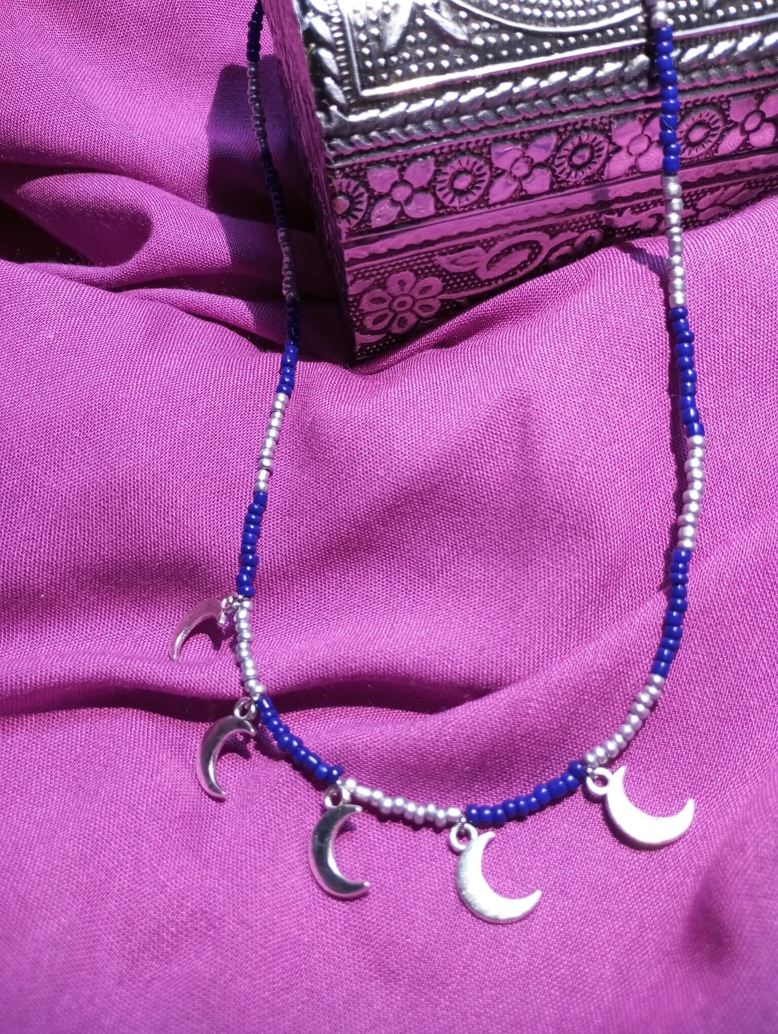 Collar lunas, bolitas diferentes colores.