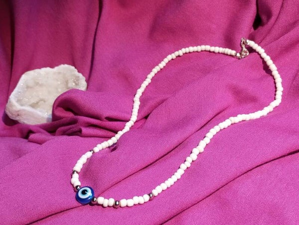 Collar ojo de Fátima bolitas blancas y doradas (puedes elegir los colores de las bolitas)