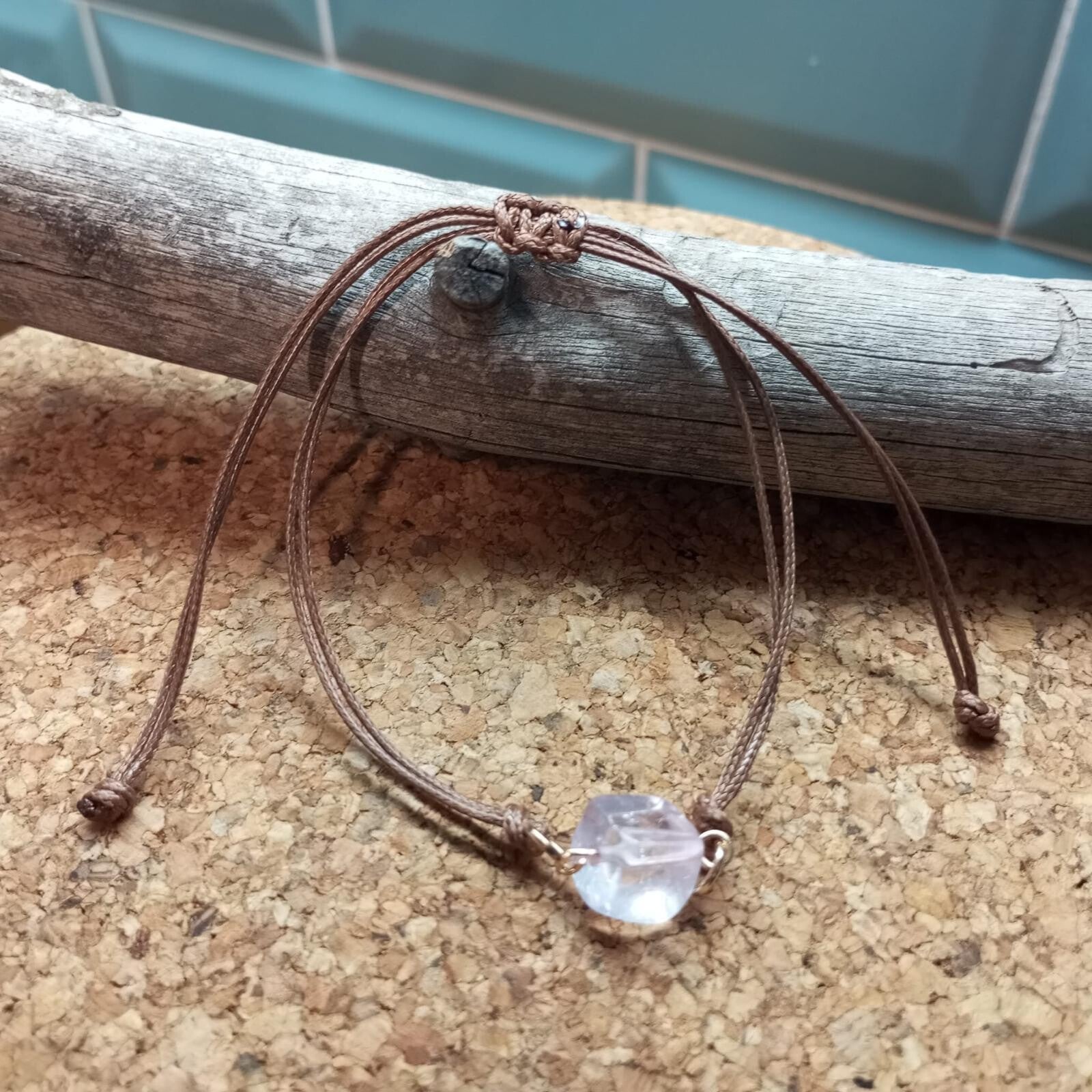 Pulsera hilo con decoración central